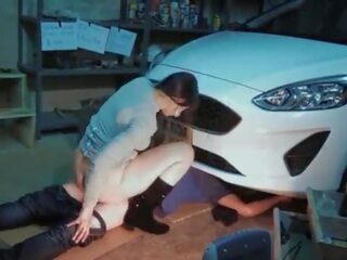 Slutty Customer Bangs Her Mechanic - Car Repair for Pussy - Alessia Caliente